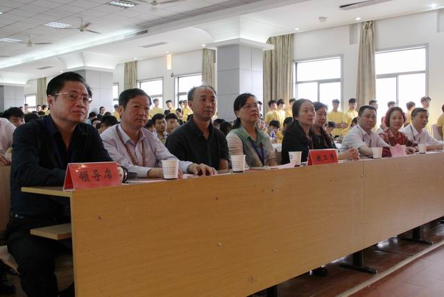 20170525031135474.jpg 調(diào)整大小 1、蒞臨比賽現(xiàn)場(chǎng)的領(lǐng)導(dǎo).jpg