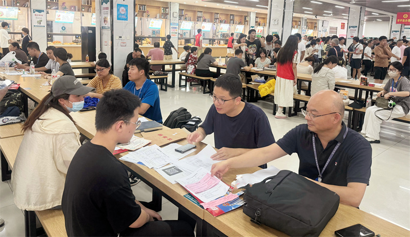 院領導深入兩湖校區 (2).jpg 院領導深入兩湖校區 (2).jpg